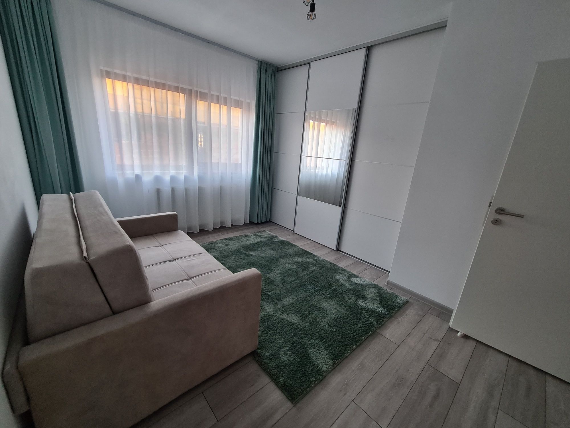 Apartament 3 camere decomandate prin calda linie cromatica, utilat si mobilat, Sanpetru, Brasov