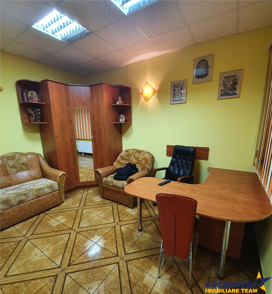 Spatiu birou /resedinta la casa,  intrare separata, cartierul Florilor, Brasov