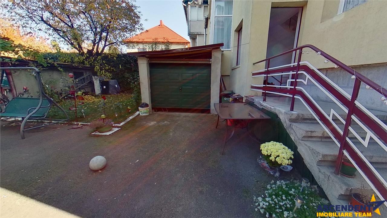 EXPLOREAZA VIRTUAL! Luminoasa proprietate, in vila, parcare in curte, Central, Brasov