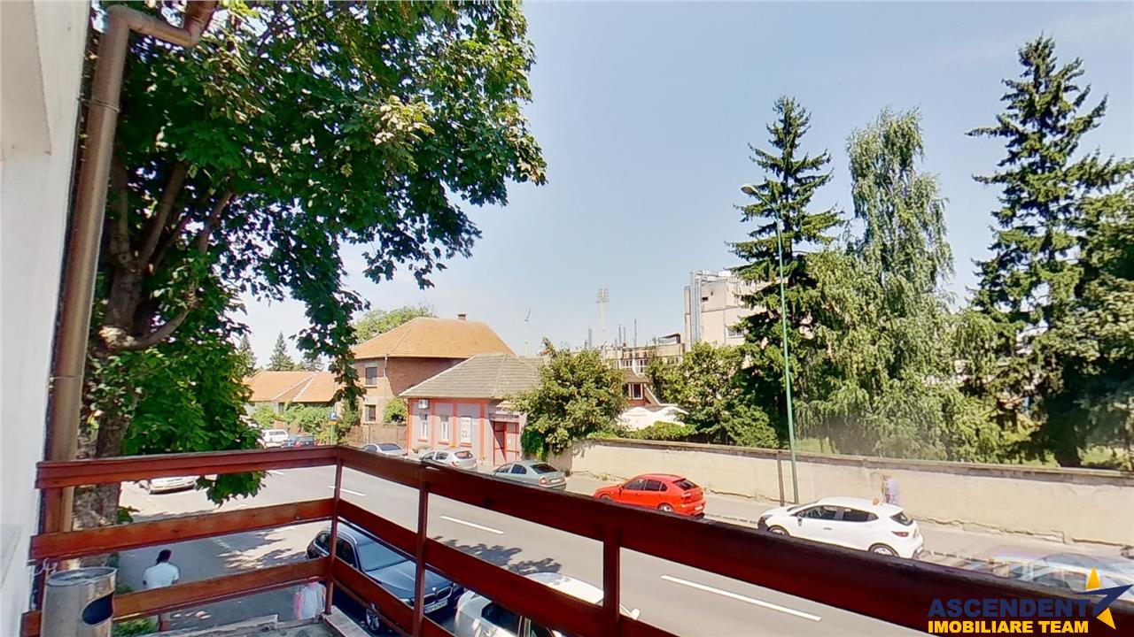 EXPLOREAZA VIRTUAL! Proprietate versatila, cu terasa, Central, Brasov
