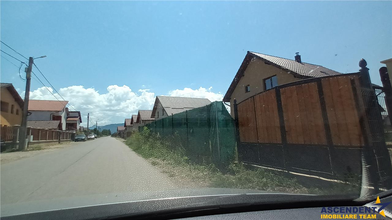 Lot de teren de 600mp intravilan, cu drum de acces, Izvor, Brasov