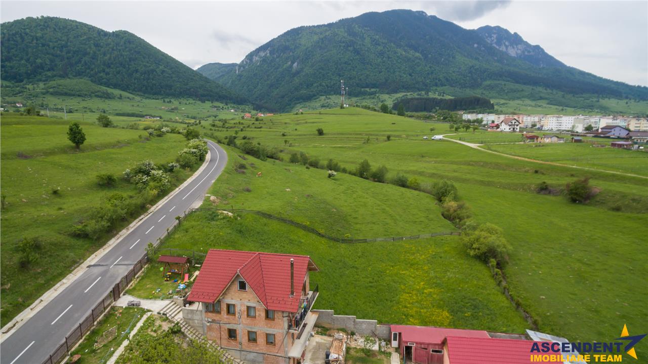 Deschidere la asfalt, in peisagistica montana, 1.500 mp intravilan, Zarnesti, Brasov