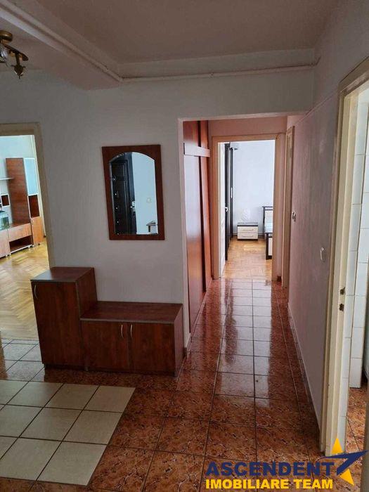 Apartament cu 3 camere, 2 balcoane, in zona Racadau, Brasov