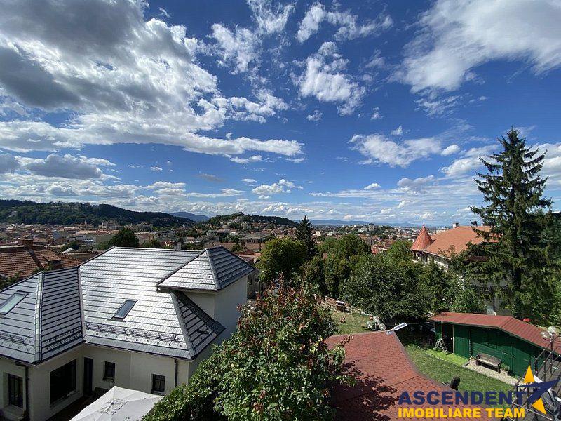 Vila interbelica, cu garaj, gradina,curte, terase, incantare panoramica, Central, Brasov