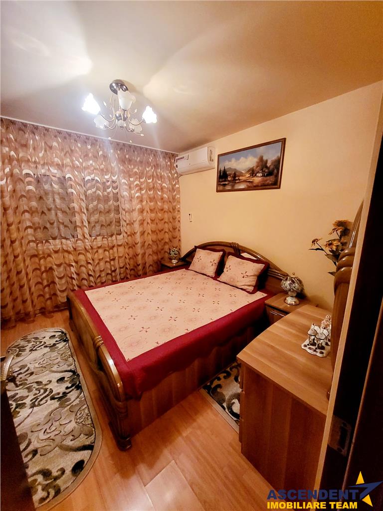 Apartament cu trei camere, decomandat, complet echipat, zona  Bartolomeu, Brasov