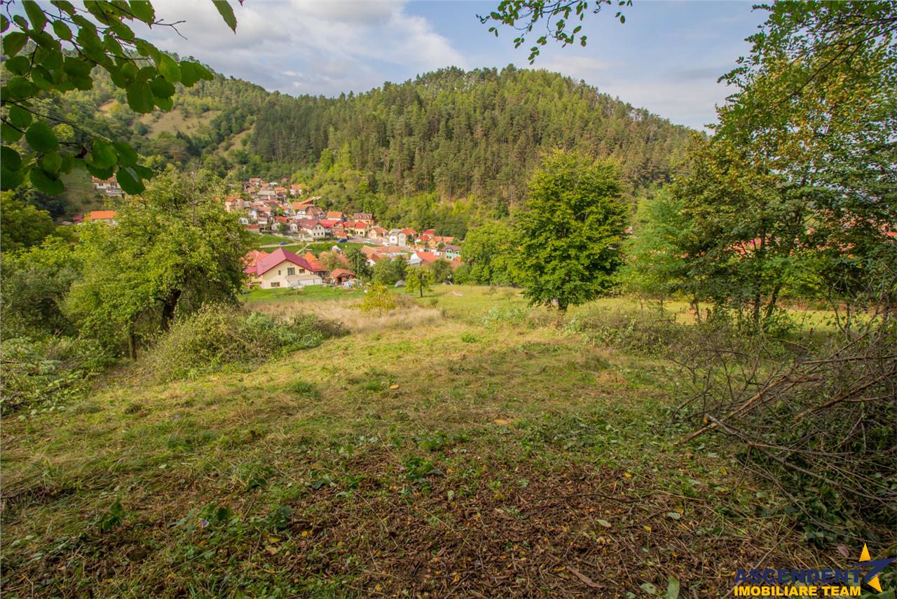 Pe incantatoarea zonare a Cetatii Medievale Brasov, 2.300 mp teren, intravilan
