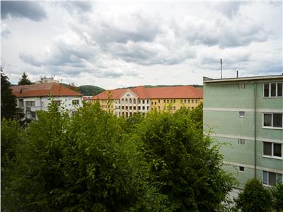 OFERTA TRANZACTIONATA!! Investitional/rezidential, cu balcon si pivnita, Simeria, Sfantu Gheorghe, Covasna
