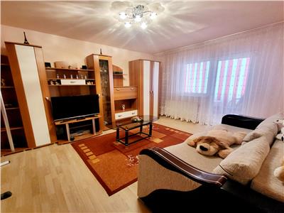 Apartament cu trei camere, decomandat, complet echipat, zona  Bartolomeu, Brasov